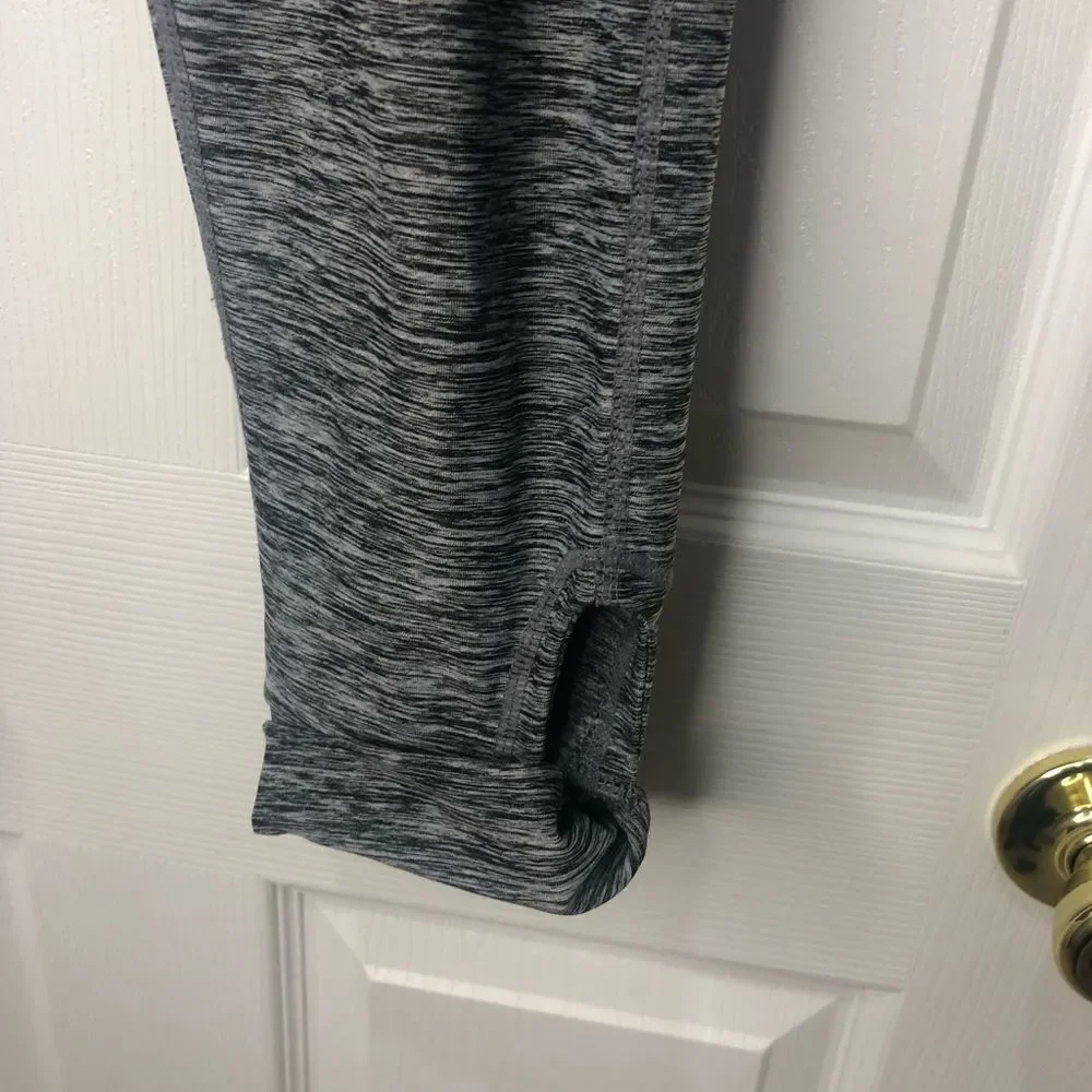 Gaiam gray capri length yoga pants leggings, size medium - Picture 4 of 10